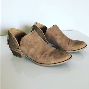 Short tan boot / booties size 8